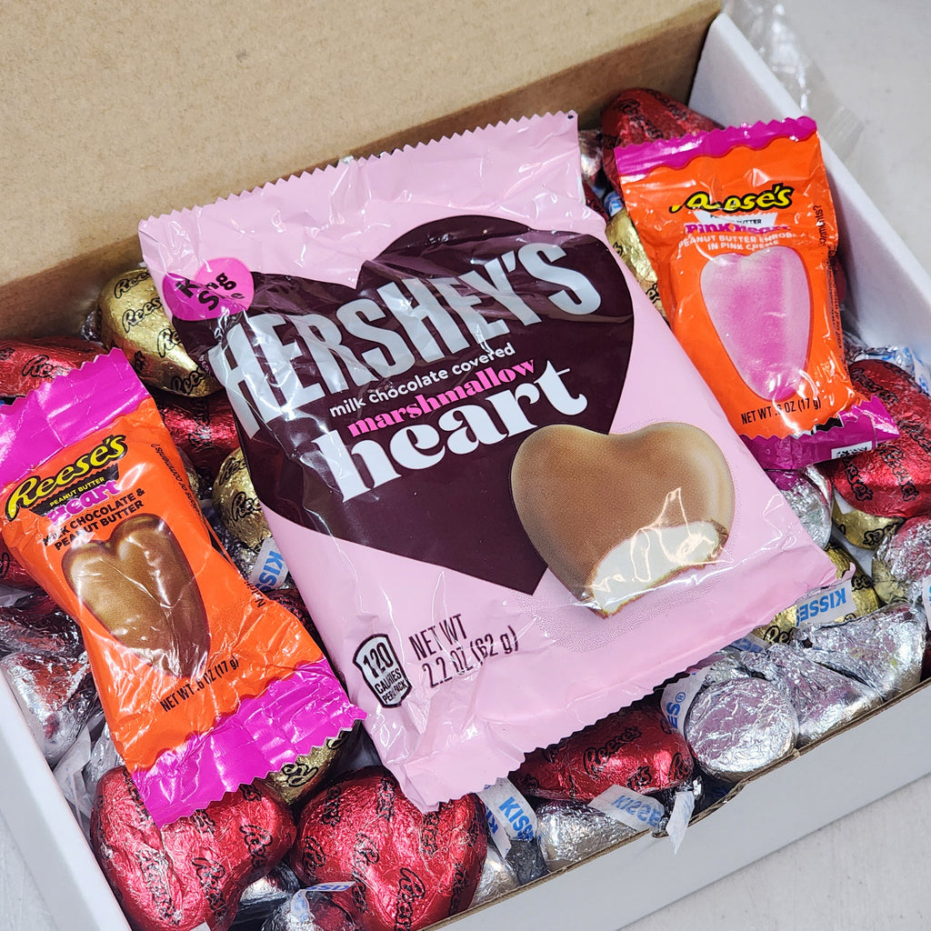 Mother’s Day Gift Box Marshmallow Heart & Kisses (Exclusive)